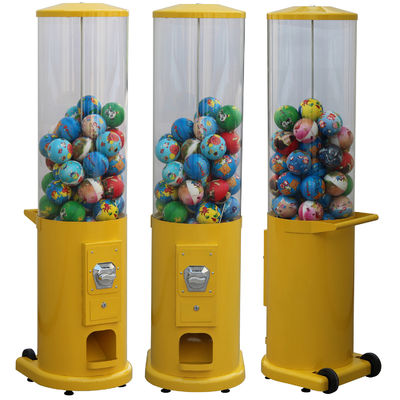 25セントの硬貨はキャンデーのカプセルのGumballの自動販売機を作動させた